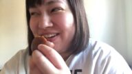 【大橋ミチ子】赤い!かりまん!をのんびり食べる
