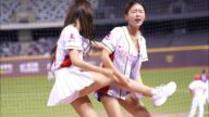 酒蒂老闆誠意滿滿 拿素泳的腿刷吉他 cheerleaders fancam