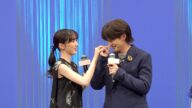 高橋文哉、永野芽郁からの急接近に照れ 密着ハプニング発生にファン悲鳴「汗出てきた…(笑)」 映画『からかい上手の高木さん』完成披露舞台あいさつ