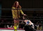 黒潮TOKYOジャパンがイケメンバズゾーキックで上福ゆきをグロッキー状態にした上でハイブリッドブラスターを放って丸め込みを狙うも上福が丸め込んで逆転の3カウント! 「ALL RISE '24」